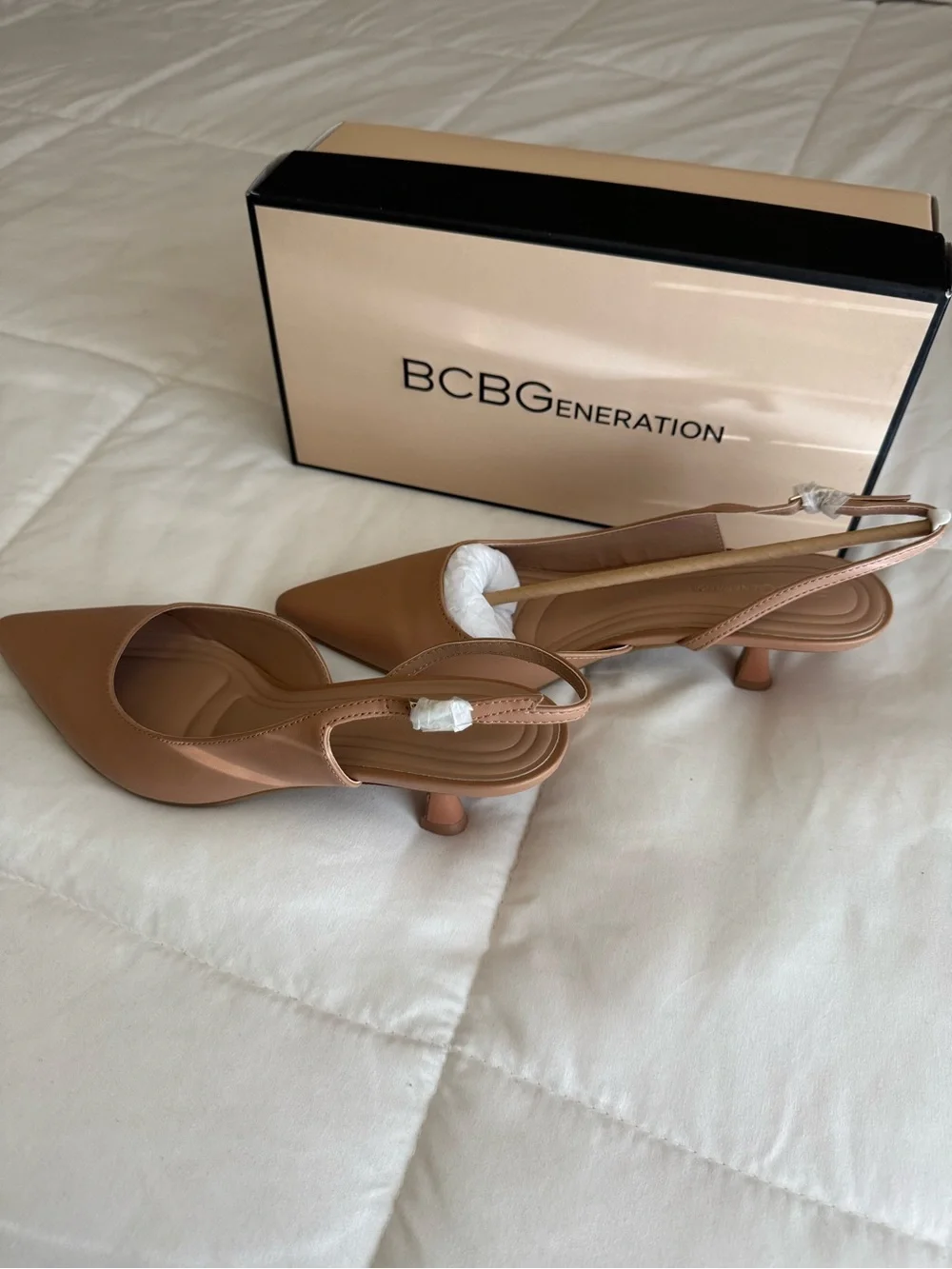 BCBGeneration Women's Tan Pointed Slingback heels - Smooth Leather Look